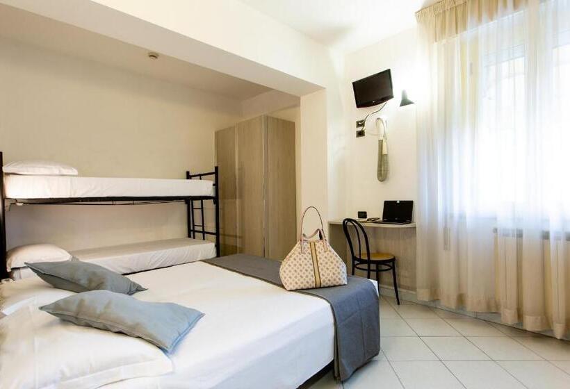 Négyágyas Standard Szoba, Marzia Con Piscina