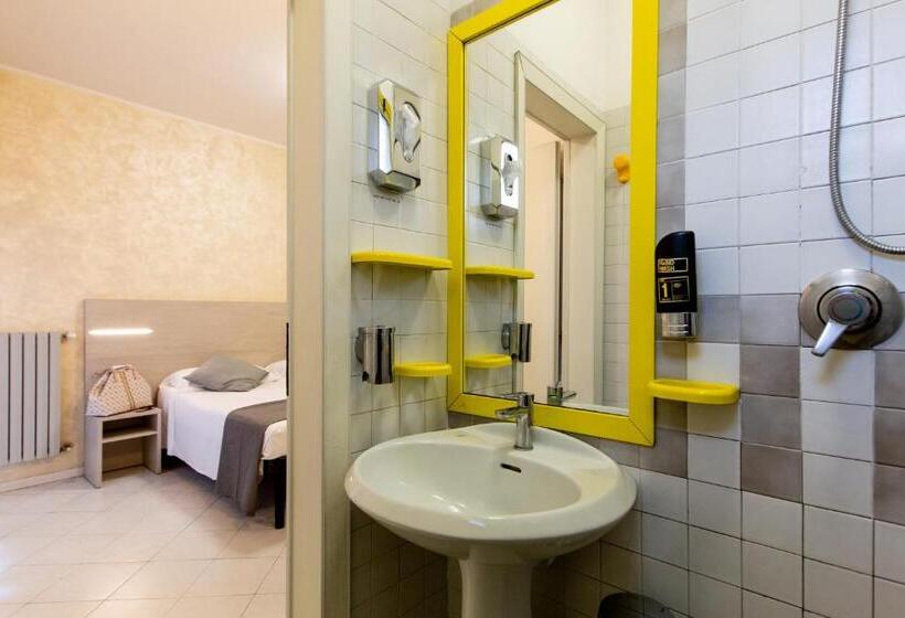 Négyágyas Standard Szoba, Marzia Con Piscina