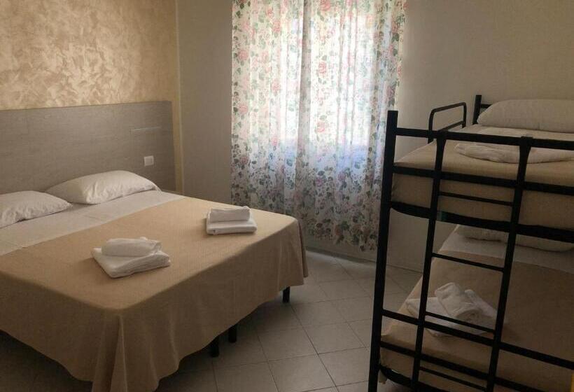 Négyágyas Standard Szoba, Marzia Con Piscina