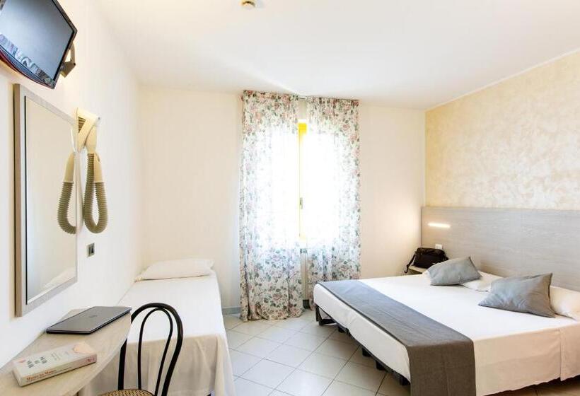 Háromszemélyes Basic Szoba, Marzia Con Piscina