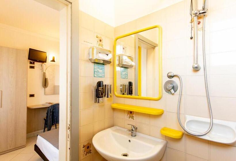 Economy Szoba, Marzia Con Piscina