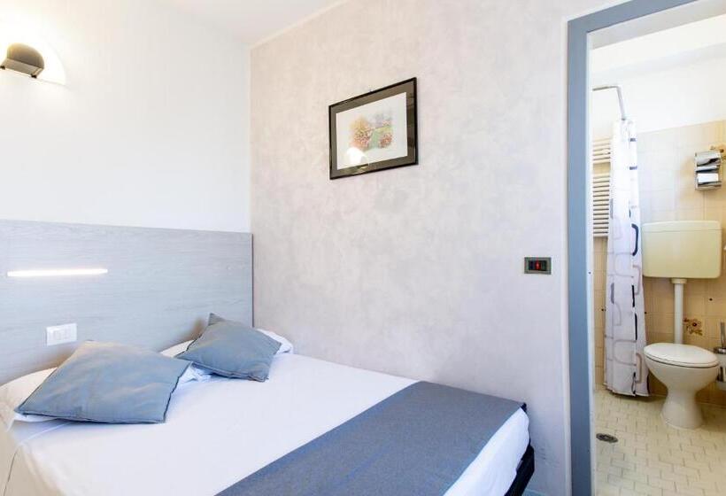 Economy Szoba, Marzia Con Piscina