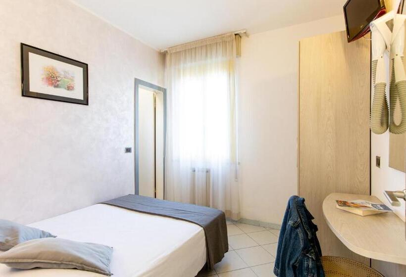 Economy Szoba, Marzia Con Piscina