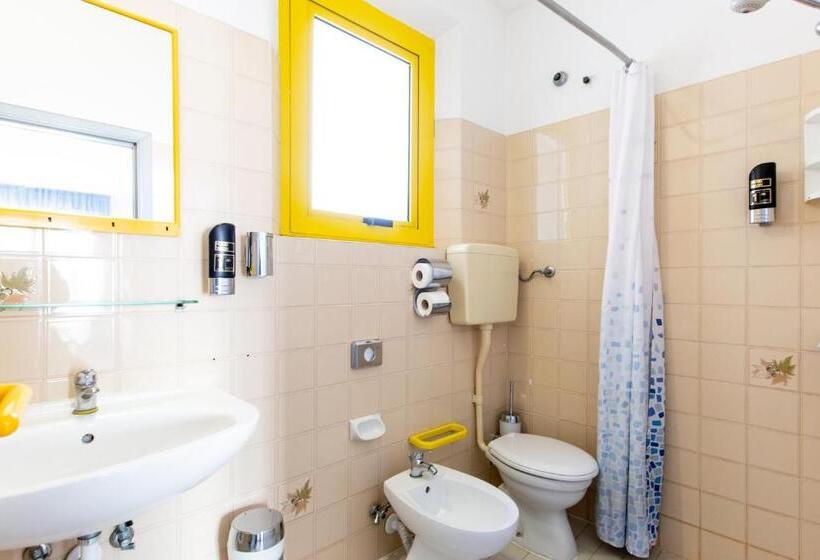 Családi Szoba, Marzia Con Piscina