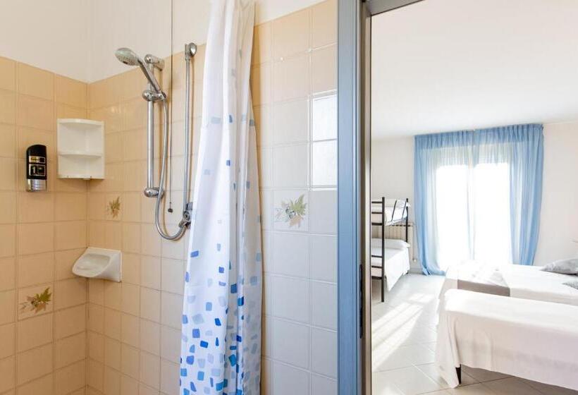 Családi Szoba, Marzia Con Piscina