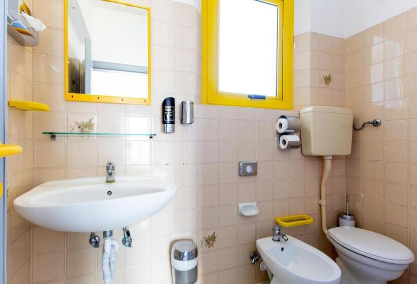 Családi Szoba, Marzia Con Piscina