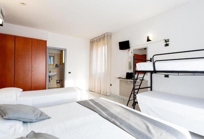 Családi Szoba, Marzia Con Piscina