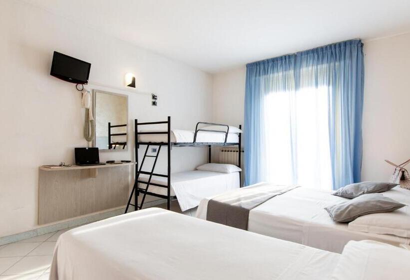 Családi Szoba, Marzia Con Piscina