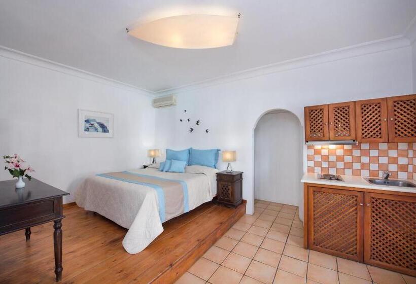 스탠다드 스튜디오, Meltemi Suites