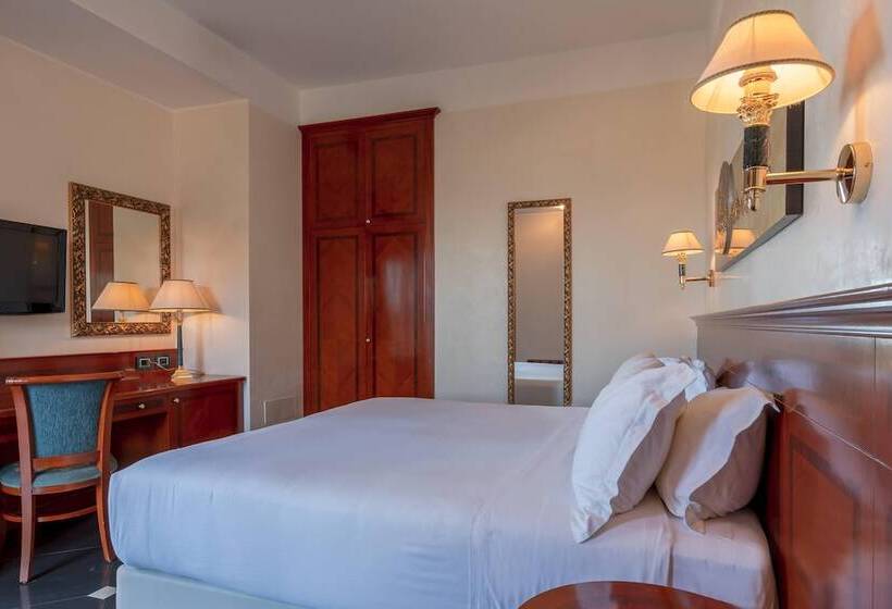 חדר סטנדרט לשלושה, Minareto