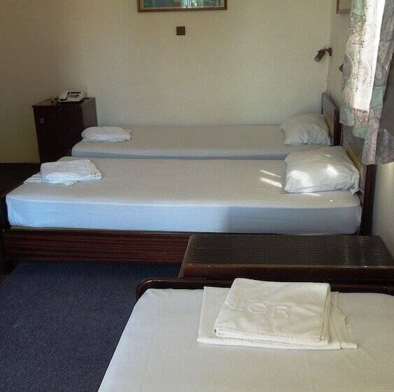 חדר סטנדרט לשלושה, Miramare