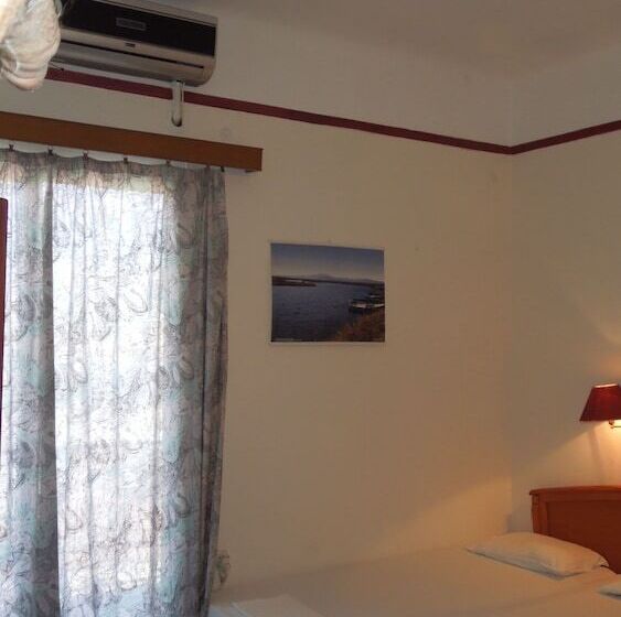 חדר סטנדרד יחיד חדר אמבטיה משותף, Miramare