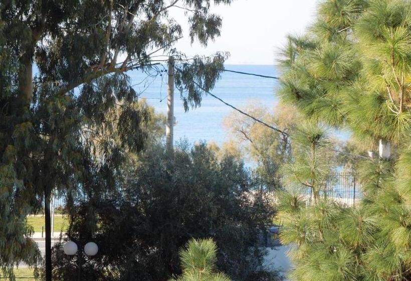 חדר סטנדרט לשלושה עם חדר אמבטיה משוף, Miramare