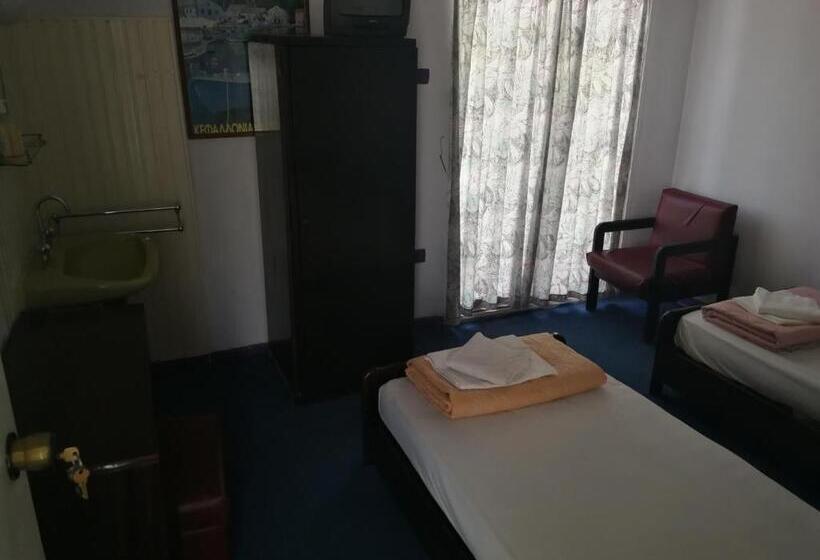 חדר סטנדרט לשלושה עם חדר אמבטיה משוף, Miramare