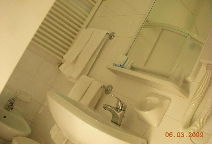 コンフォートルーム, Moresco   Piscina Beach Village