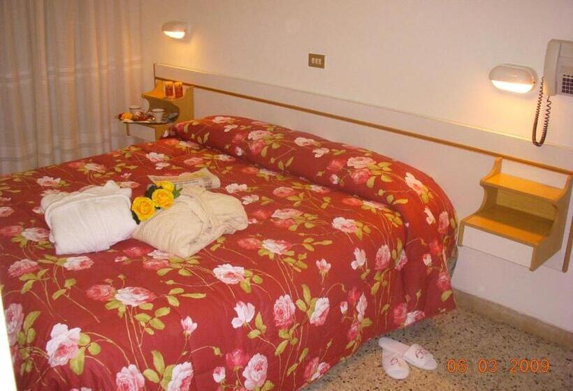 コンフォートルーム, Moresco   Piscina Beach Village