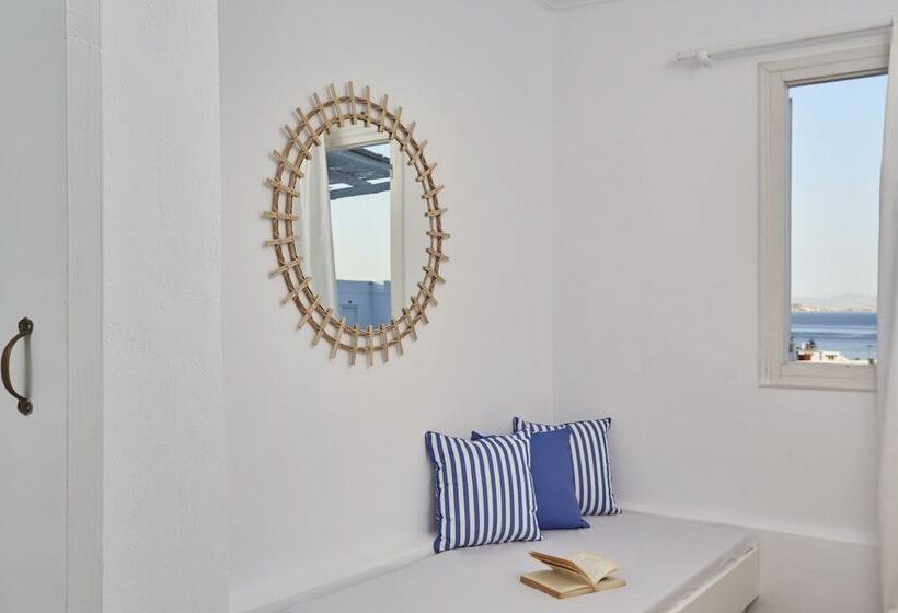 高级海景房, Mr. And Mrs. White Tinos