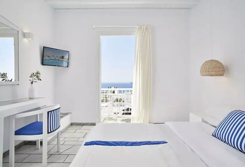 اتاق سوپریور با چشم‌انداز دریا, Mr. And Mrs. White Tinos