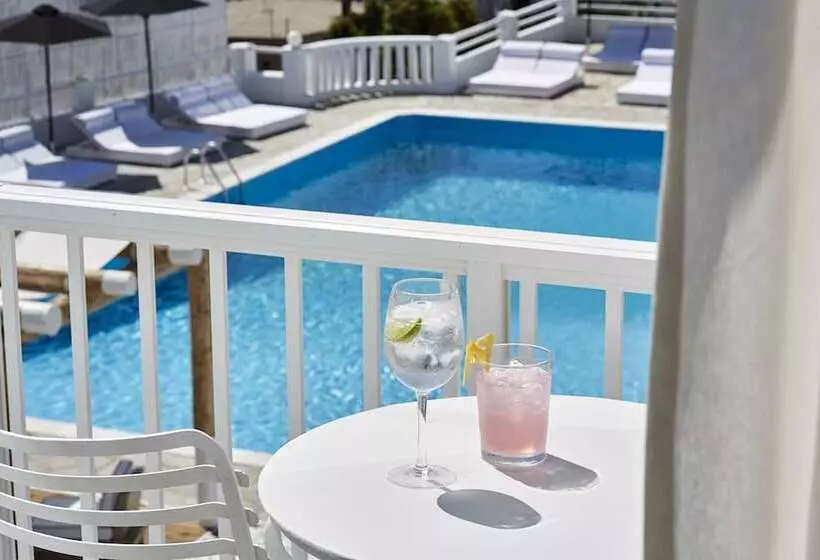 سوییت جونیور با چشم‌انداز دریا, Mr. And Mrs. White Tinos