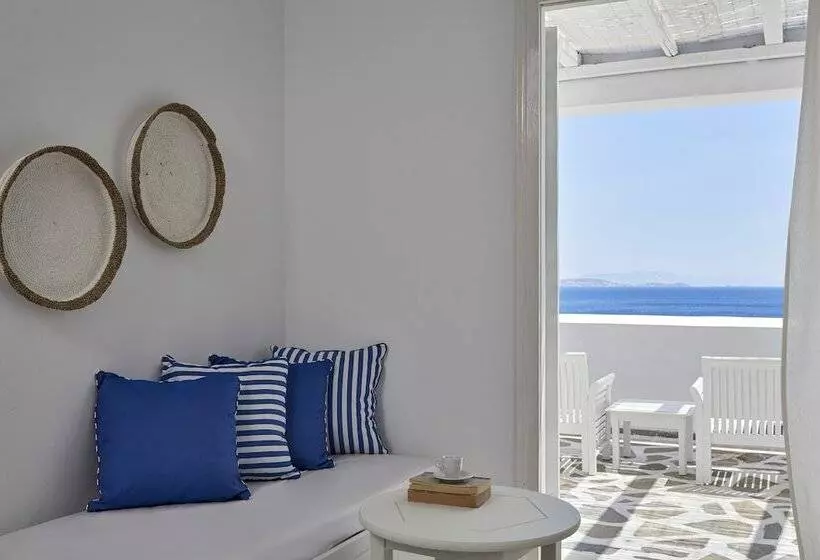 سوییت با چشم‌انداز دریا, Mr. And Mrs. White Tinos