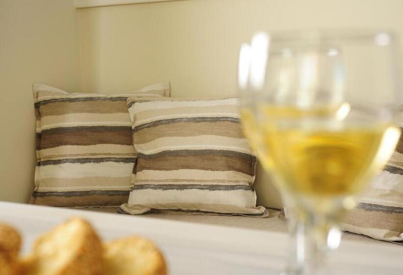 주니어 스위트, Mythos Suites Boutique