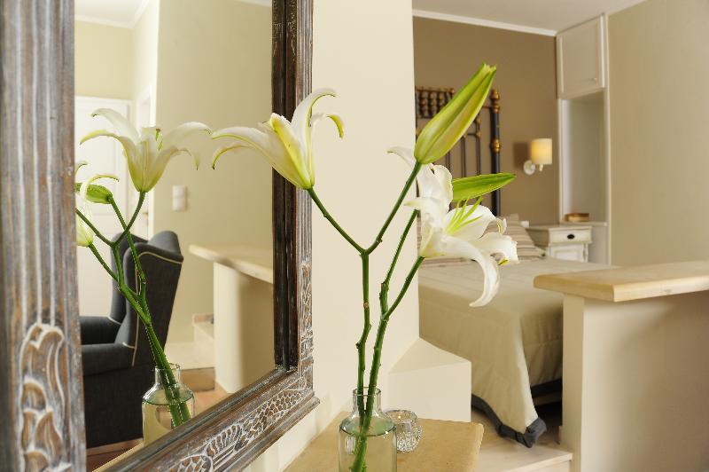 스탠다드 스튜디오, Mythos Suites Boutique