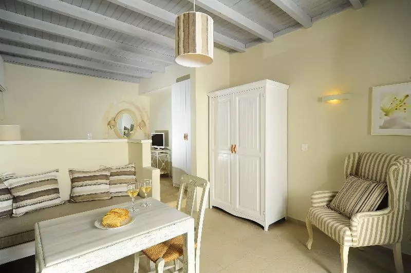 ジュニアスイート, Mythos Suites Boutique