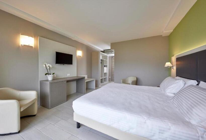 Superior room with lake view, Park Hotel Casimiro