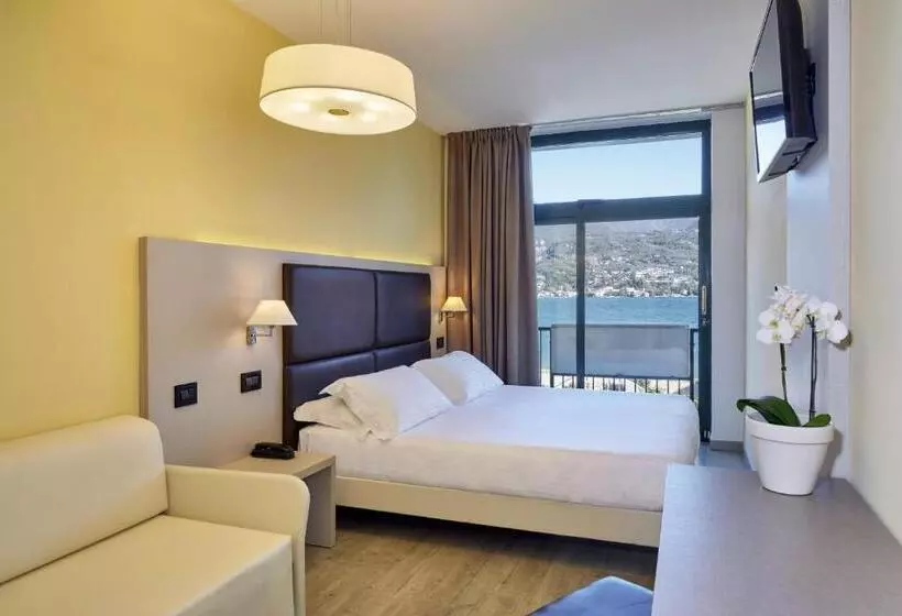 Superior room with lake view, Park Hotel Casimiro