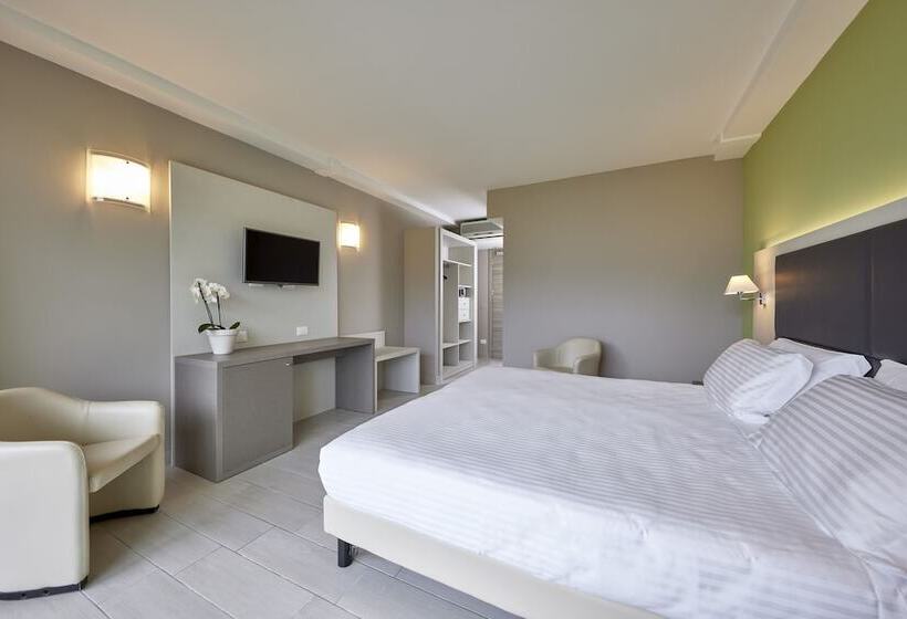 Superior room with lake view, Park Hotel Casimiro