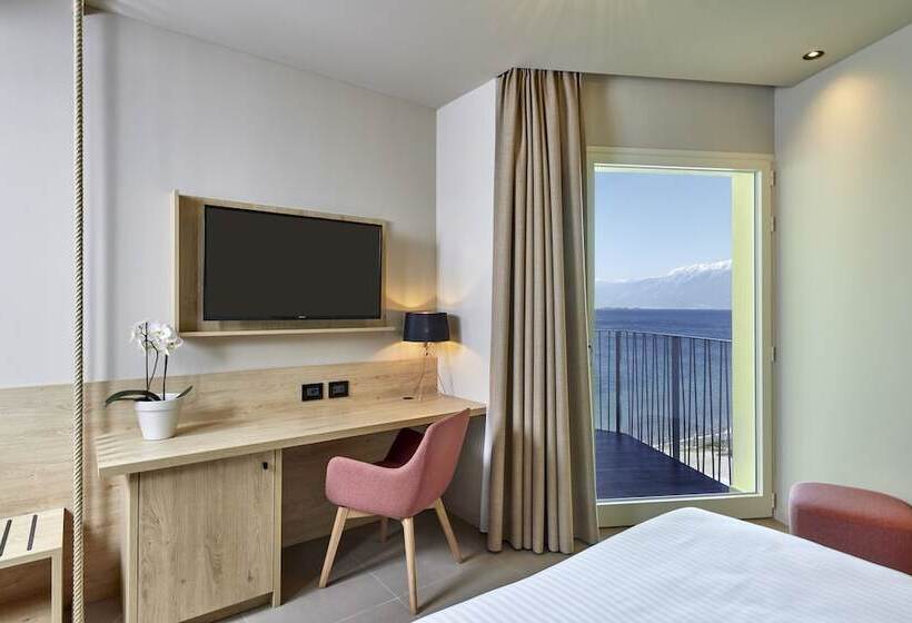 חדר דלוקס נוף לאגם, Park Hotel Casimiro