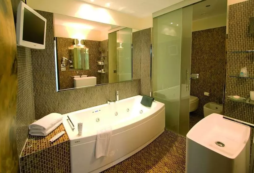 اتاق اجرایی با چشمانداز دریا, Premier & Suites Premier Resort