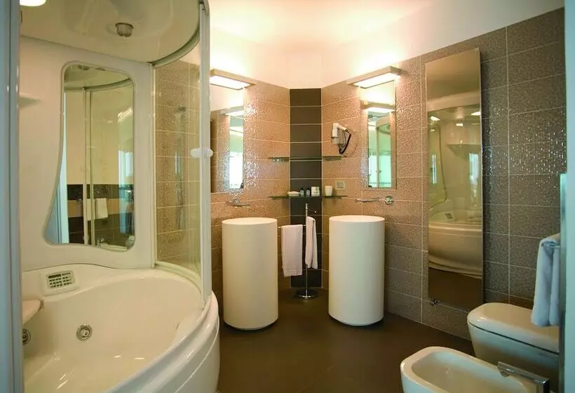 اتاق اجرایی با چشمانداز دریا, Premier & Suites Premier Resort