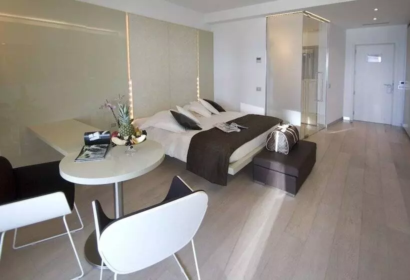 اتاق اجرایی با چشمانداز دریا, Premier & Suites Premier Resort