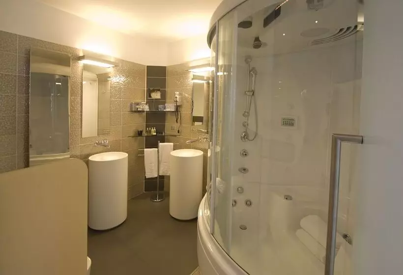 اتاق راحتی سه تخته, Premier & Suites Premier Resort