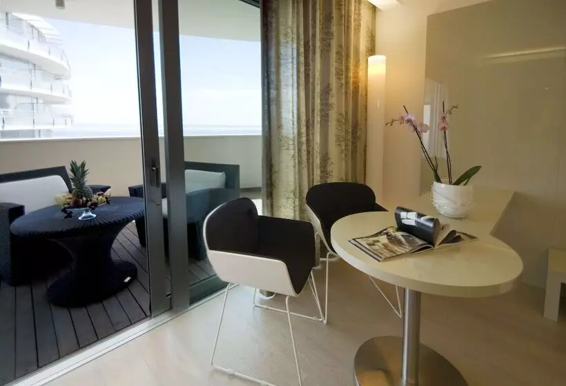 اتاق راحتی سه تخته, Premier & Suites Premier Resort