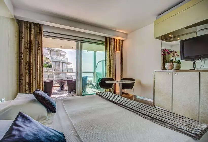 اتاق اجرایی سه نفره, Premier & Suites Premier Resort