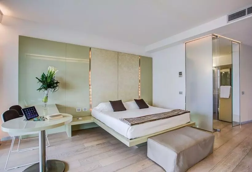 اتاق اجرایی سه نفره, Premier & Suites Premier Resort