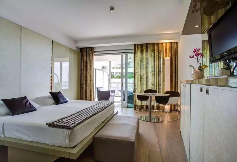 اتاق اجرایی سه نفره, Premier & Suites Premier Resort