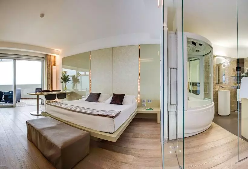 اتاق اجرایی سه نفره, Premier & Suites Premier Resort