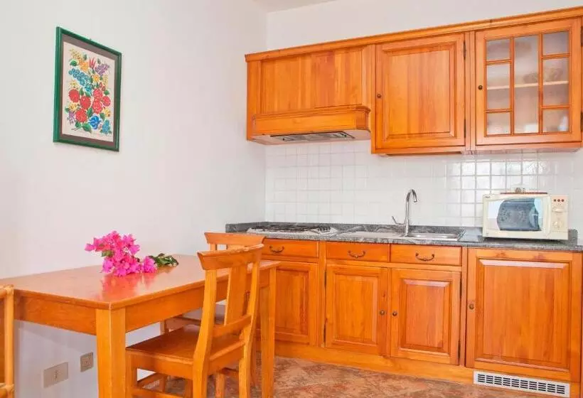 استودیوی استاندارد با چشم‌انداز دریا, Residence Hotel Baia Portinenti