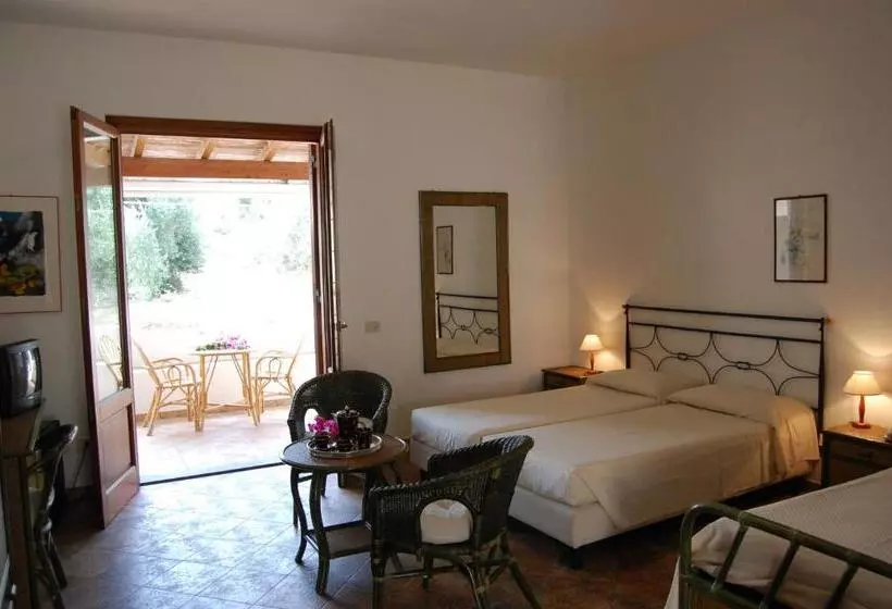 اتاق استاندارد سه نفره, Residence Hotel Baia Portinenti