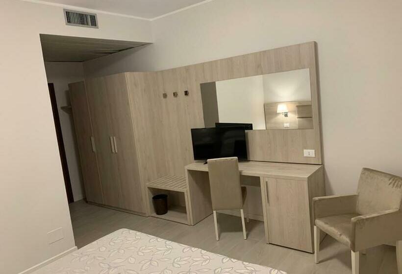 غرفة قياسية مزوَّدة بشُرفة, Smeraldo