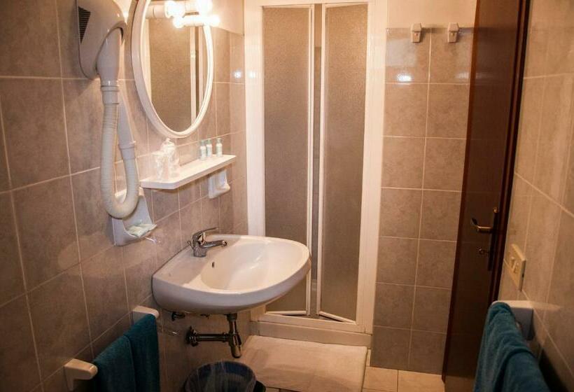 غرفة إقتصادية, Villaggio Torre Ruffa Robinson