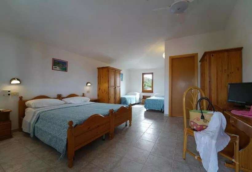 Economy Quadruple Room, Villaggio Torre Ruffa Robinson