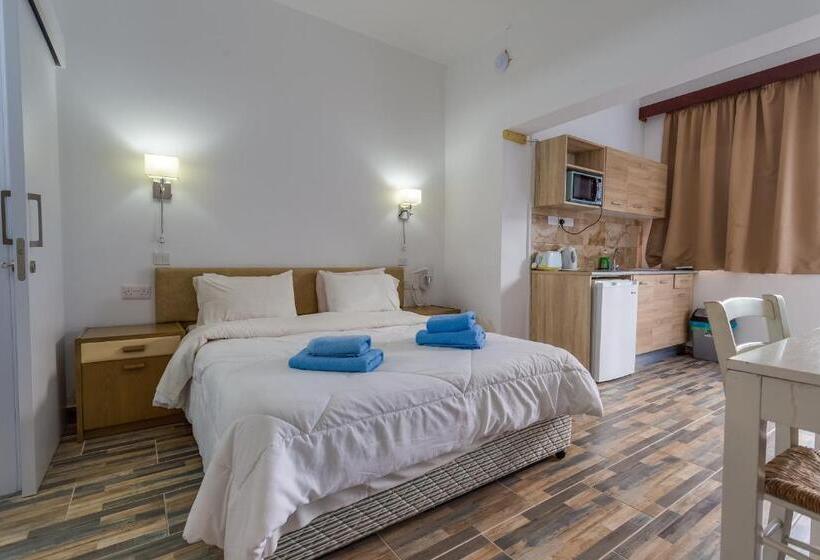 استودیوی استاندارد, Antonis G. Hotel Apartments