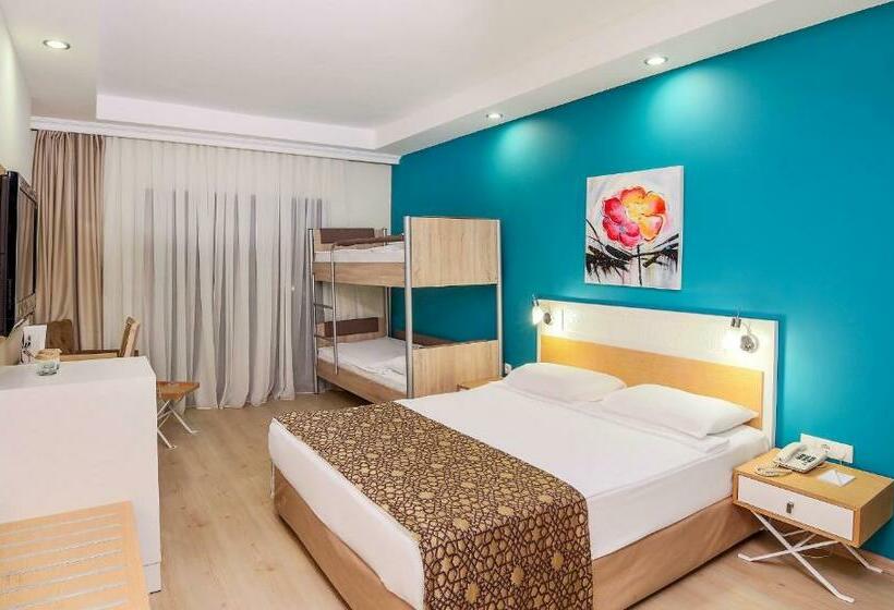 Четырехместный Номер Стандарт Вид на Сад, Green Bay Resort & Spa