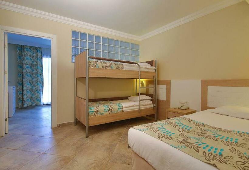 Семейный Номер Вид на Сад, Green Bay Resort & Spa