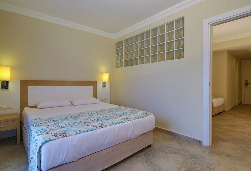 Семейный Номер, Green Bay Resort & Spa