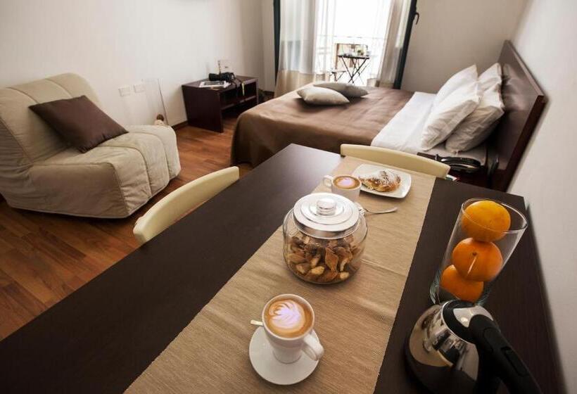 标准工作室带阳台, Badia Nuova Apart